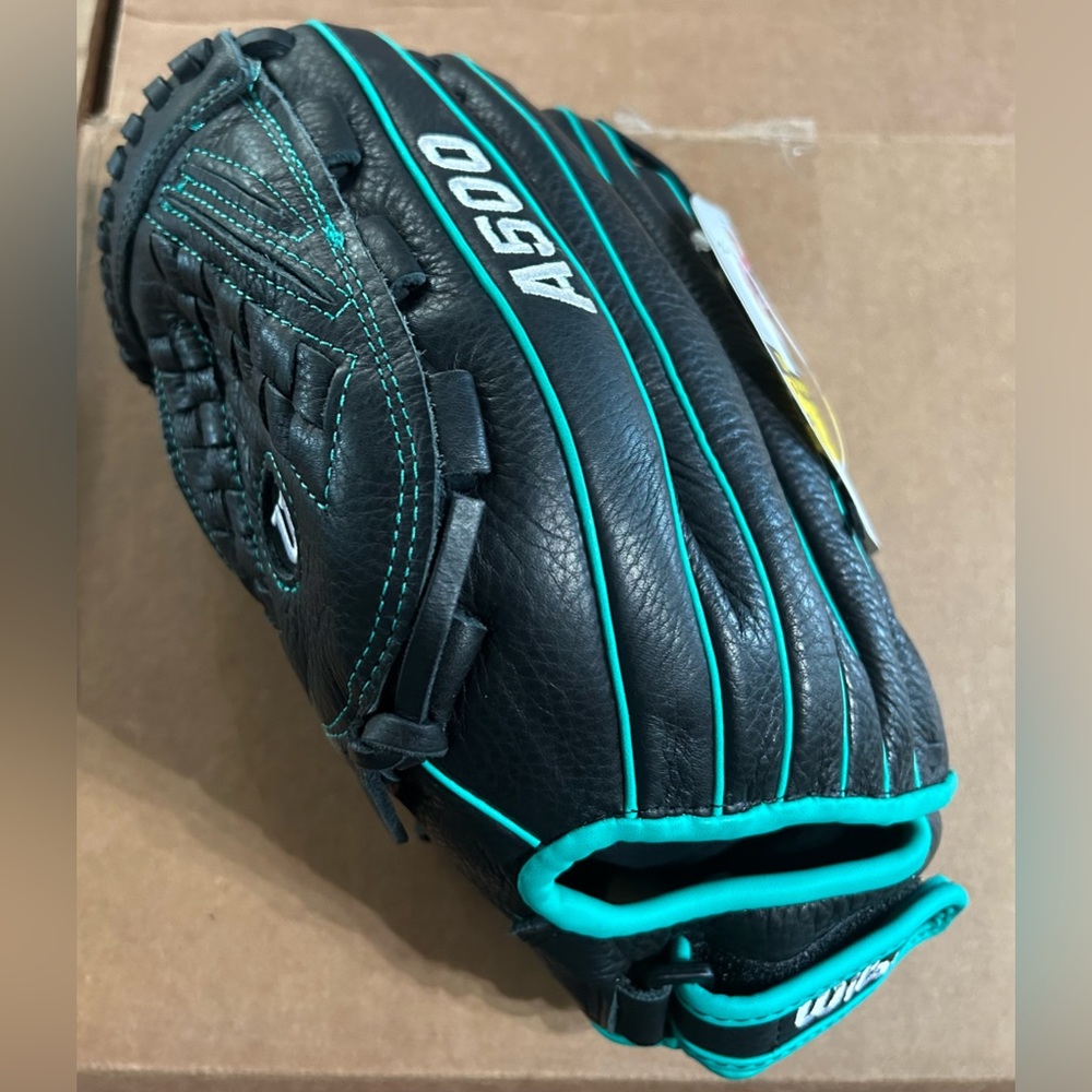 Wilson SIREN A500 12-1/2" Softball Glove for left-handed throwers